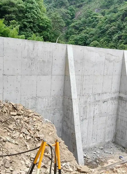 马鞍山花山区重力式挡土墙